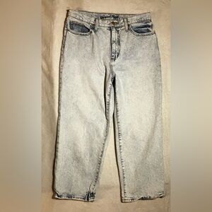 Universal Thread Women’s 90’s style denim light wash jeans